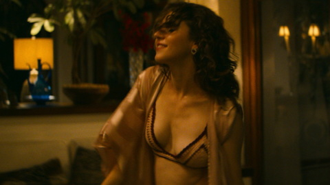 Pic: Tessa Ía in Narcos: Mexico
