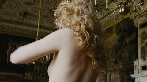 Pic: Emma Stone in The Favourite