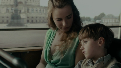 Pic: Saskia Rosendahl in Never Look Away (2018)