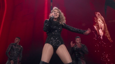 Pic: Taylor Swift in Taylor Swift : Reputation Stadium Tour