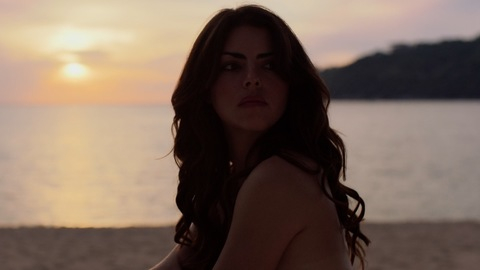 Pic: Isabel Burr in Luis Miguel: The Series