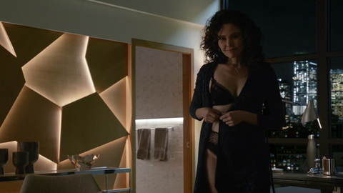 Pic: Reiko Aylesworth in Bull