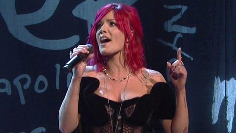 Pic: Halsey in Saturday Night Live