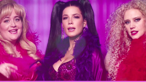 Pic: Halsey in Saturday Night Live