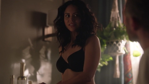 Pic: Alyssa Diaz in The Rookie