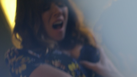 Pic: Linda Cardellini in Dead to Me