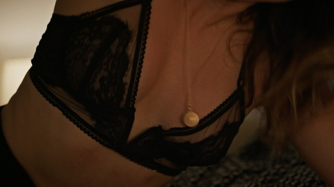 Pic: Sophia Bush in Easy