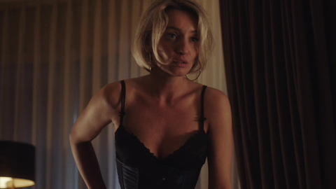 Pic: Karina Smulders in The Neighbors (2014-2017)