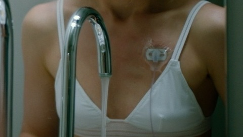 Pic: Haley Lu Richardson in Five Feet Apart (2019)