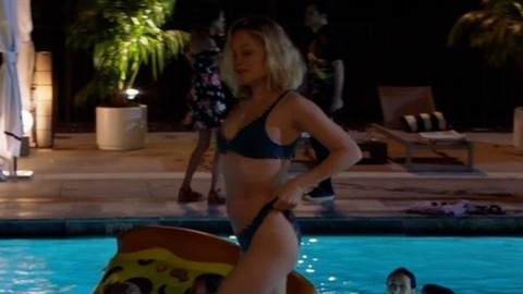Pic: Kelli Berglund in Animal Kingdom