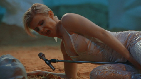 Pic: Robyn in Ever Again