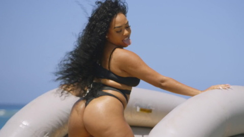 Pic: B. Simone in Girls Cruise