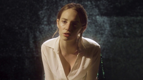 Pic: Maya Hawke in To Love a Boy (2019)