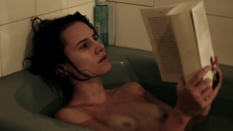 Pic: Bianca Comparato in A Menina Sem Qualidades