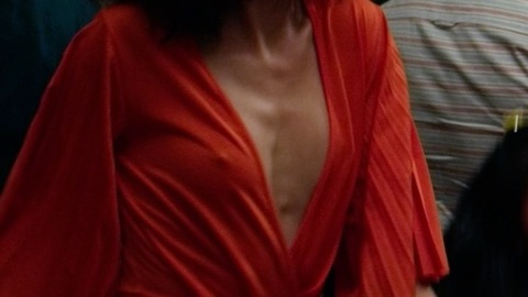 Pic: Sarah Hyland in The Wedding Year