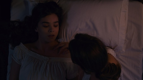 Pic: Hailee Steinfeld in Dickinson