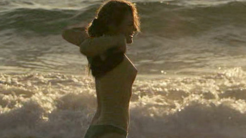 Pic: Riley Keough in Earthquake Bird