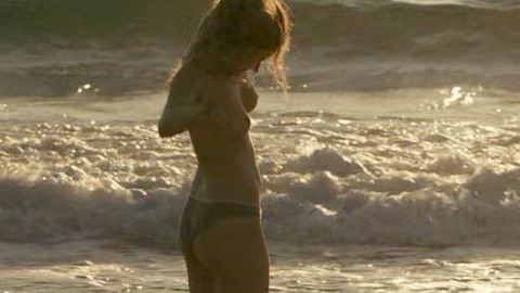 Pic: Riley Keough in Earthquake Bird