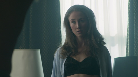 Pic: Erin Doherty in The Crown