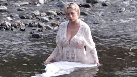 Pic: Caroline Vreeland in Red Handed
