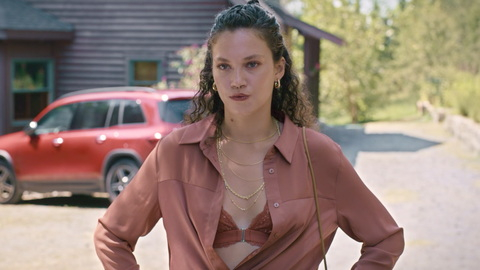 Pic: Melisa Şenolsun in The Gift (2019-2021)