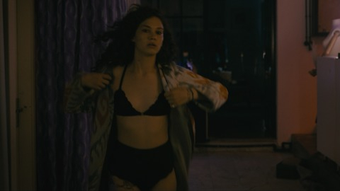 Pic: Melisa Şenolsun in The Gift