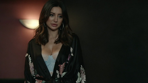 Pic: Noureen DeWulf in Good Girls