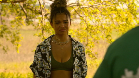 Pic: Madison Bailey in Outer Banks