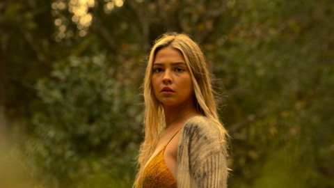 Pic: Madelyn Cline in Outer Banks