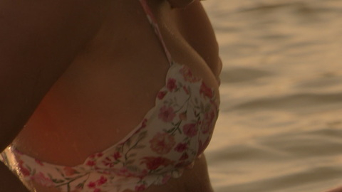 Pic: Madelyn Cline in Outer Banks