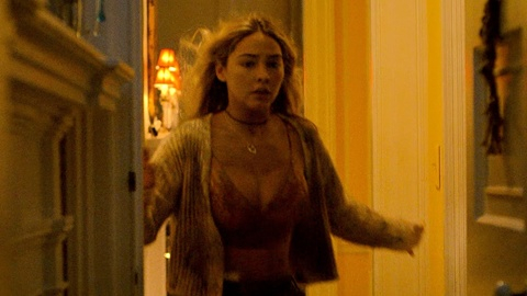 Pic: Madelyn Cline in Outer Banks