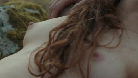 Pic: Jenna Thiam in Capri-Revolution