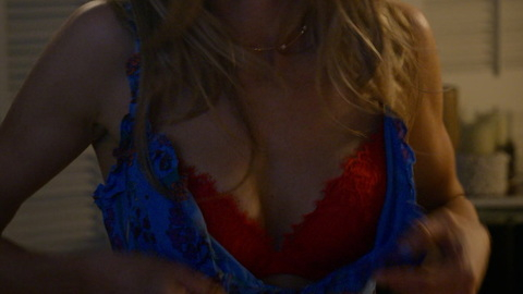 Pic: Sarah Chalke in The Wrong Missy (2020)