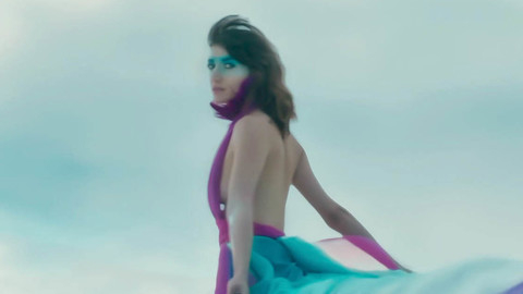 Pic: Sheila Vand in The Wave