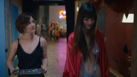 Pic: Brunna Martins in Hard