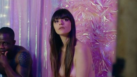 Pic: Brunna Martins in Hard