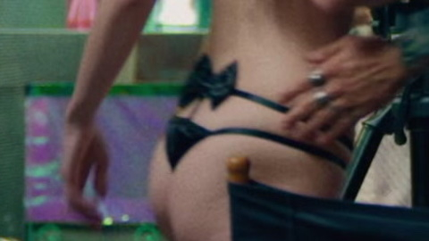 Pic: Brunna Martins in Hard