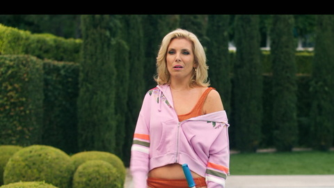 Pic: June Diane Raphael in The High Note