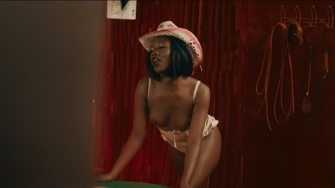 Pic: Samira Carvalho in Hard