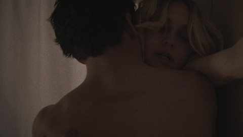 Pic: Dakota Fanning in Viena and the Fantomes