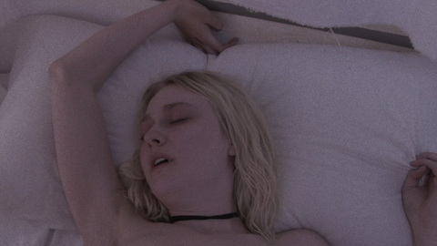 Pic: Dakota Fanning in Viena and the Fantomes