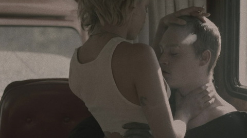Pic: Zoë Kravitz in Viena and the Fantomes