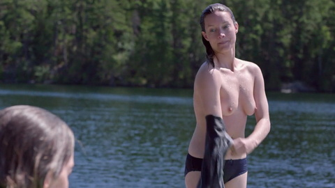 Pic: Laurence Leboeuf in Keely and Du