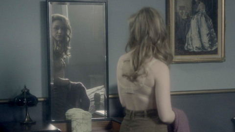 Pic: Victoria Pedretti in The Haunting of Bly Manor (2020)