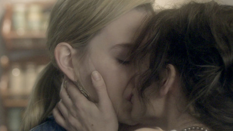 Pic: Victoria Pedretti in The Haunting of Bly Manor