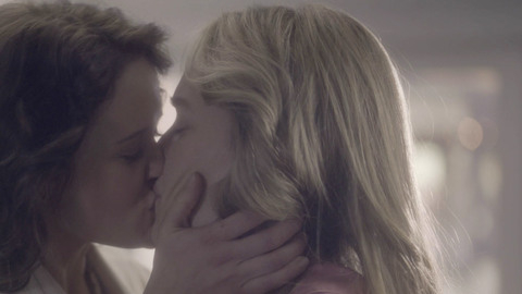 Pic: Victoria Pedretti in The Haunting of Bly Manor