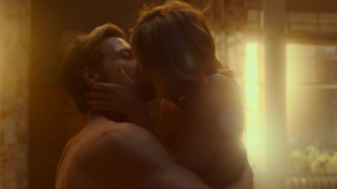 Pic: Emma Roberts in Holidate