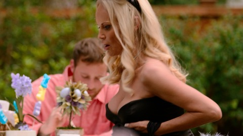 Pic: Kristin Chenoweth in Holidate