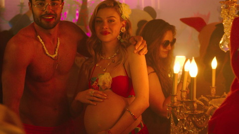Pic: Nicola Peltz in Holidate