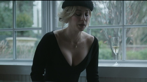 Pic: Kaley Cuoco in The Flight Attendant